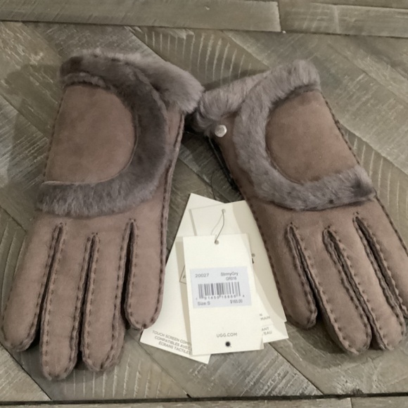 UGG Genuine Shearling Suede Gloves, size S - Picture 2 of 8